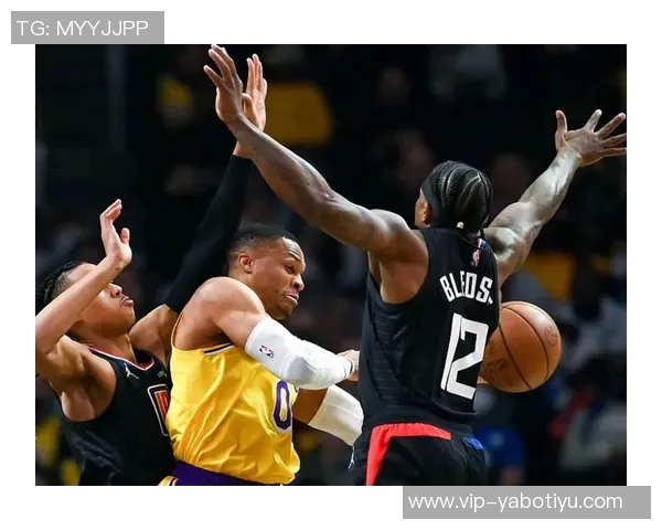 马祖拉称赞沃尔什在防守与进攻中多样贡献展现出色拼劲 马祖拉称赞沃尔什在防守与进攻中多样贡献展现出色拼劲