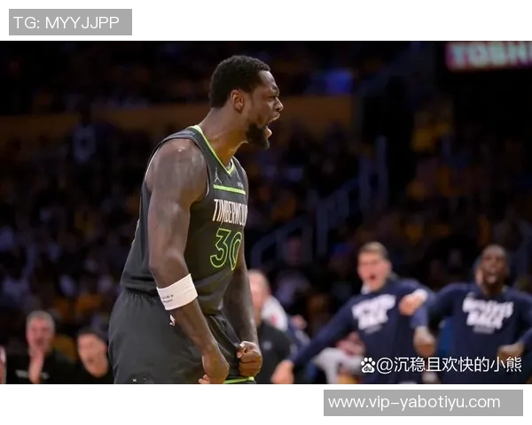 兰德尔半场表现抢眼9中5砍下15分9篮板10助攻接近三双成球队关键力量