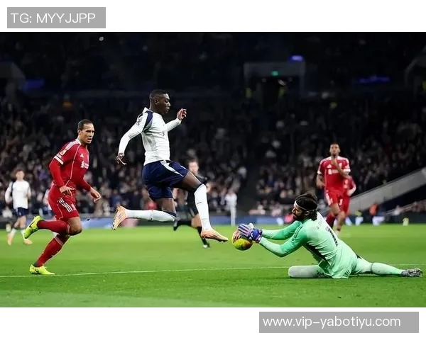 热刺边卫波罗赛后怒斥队友无视球迷行为引发众怒令人失望